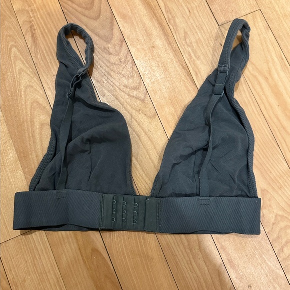 SKIMS plunge bralette - Picture 2 of 4